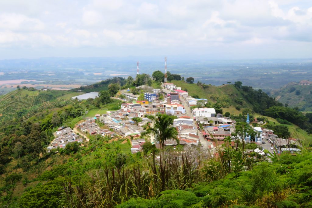 Vistas desde el Café Mirador del pueblo de Buenavista, Eje cafetero colombiano