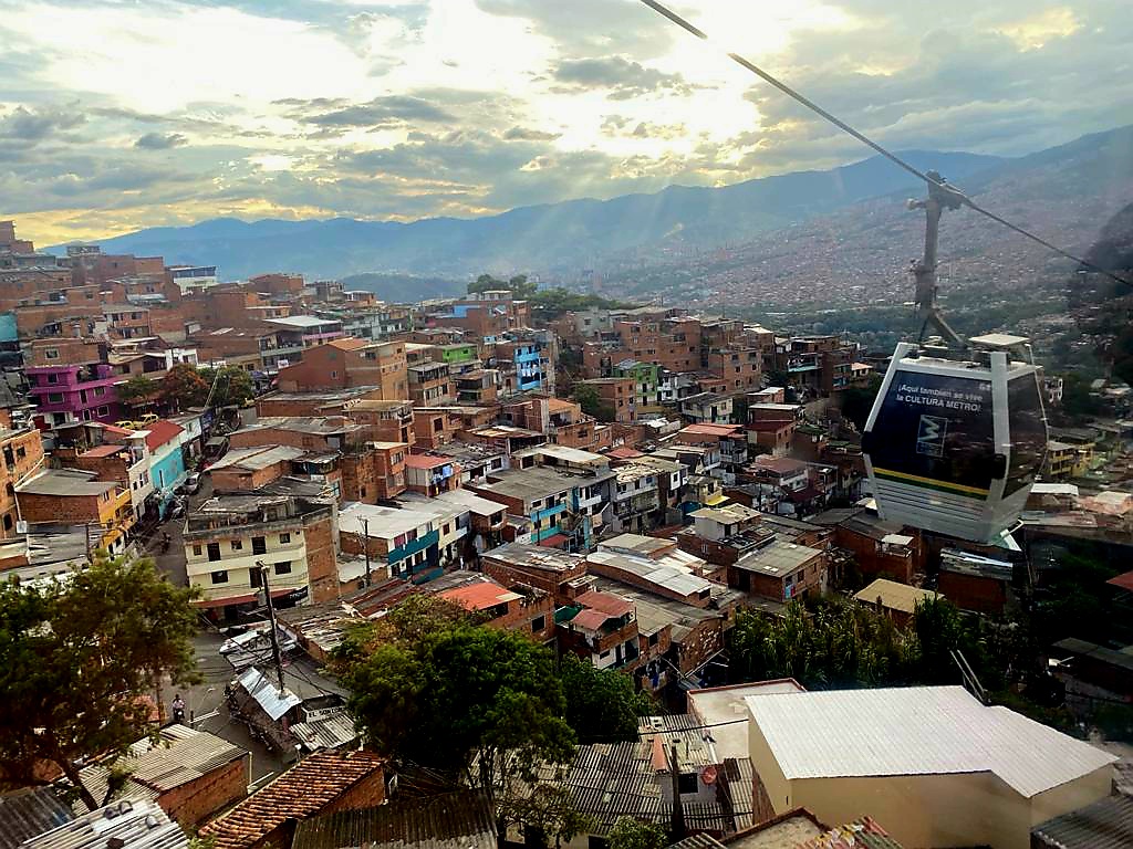Metrocable de Medellín y comuna de Santo Domingo
