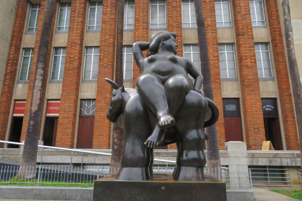 Escultura del rapto de Europa en Medellín