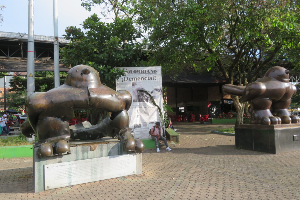 Escultura de los pájaros de Fernando Botero.