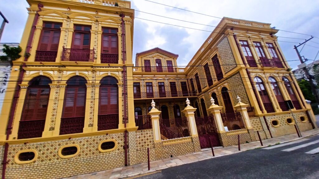 Hermosos edificios de azulejos en Belém do Pará