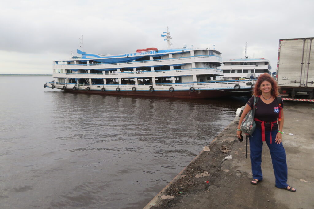 Barco María Monteiro II para el recorrido Tabatinga a Manaos