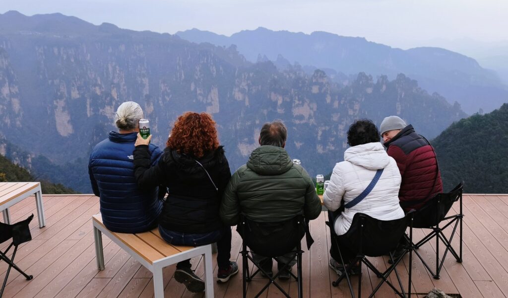 Una cerveza con las vistas desde nuestro alojamiento en el interior del parque de Zhangjiajie