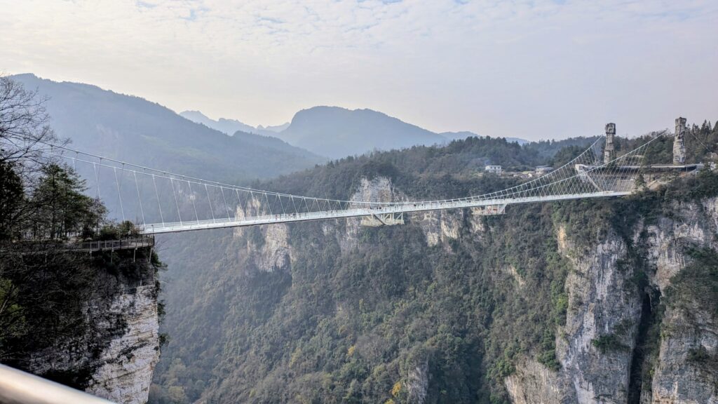 Puente de cristal más largo del mundo en Zhangjiajie